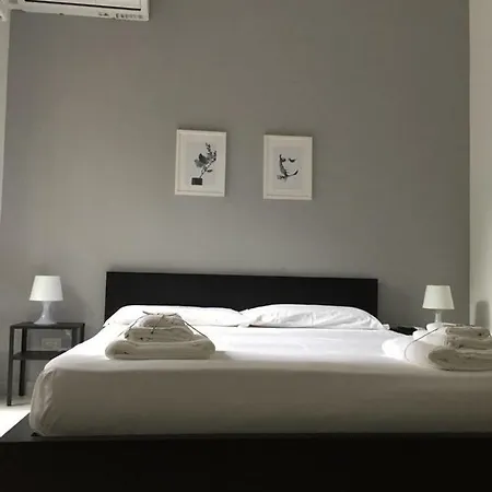 Gatto Bianco Picone 19 בית הארחה 3*