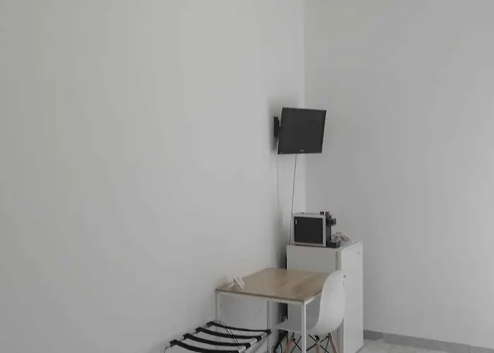 Gatto Bianco Picone 19 3* Bari