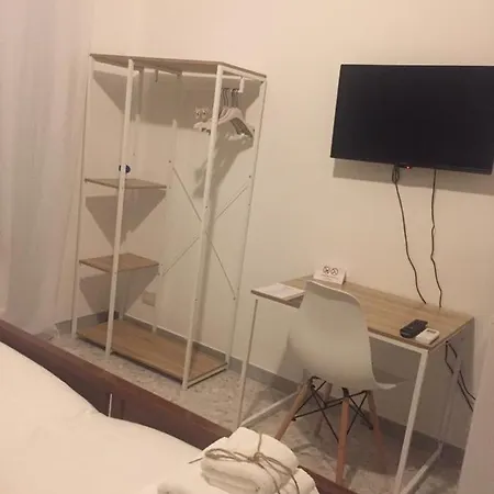 بيت ضيافة Gatto Bianco Picone 19 3*